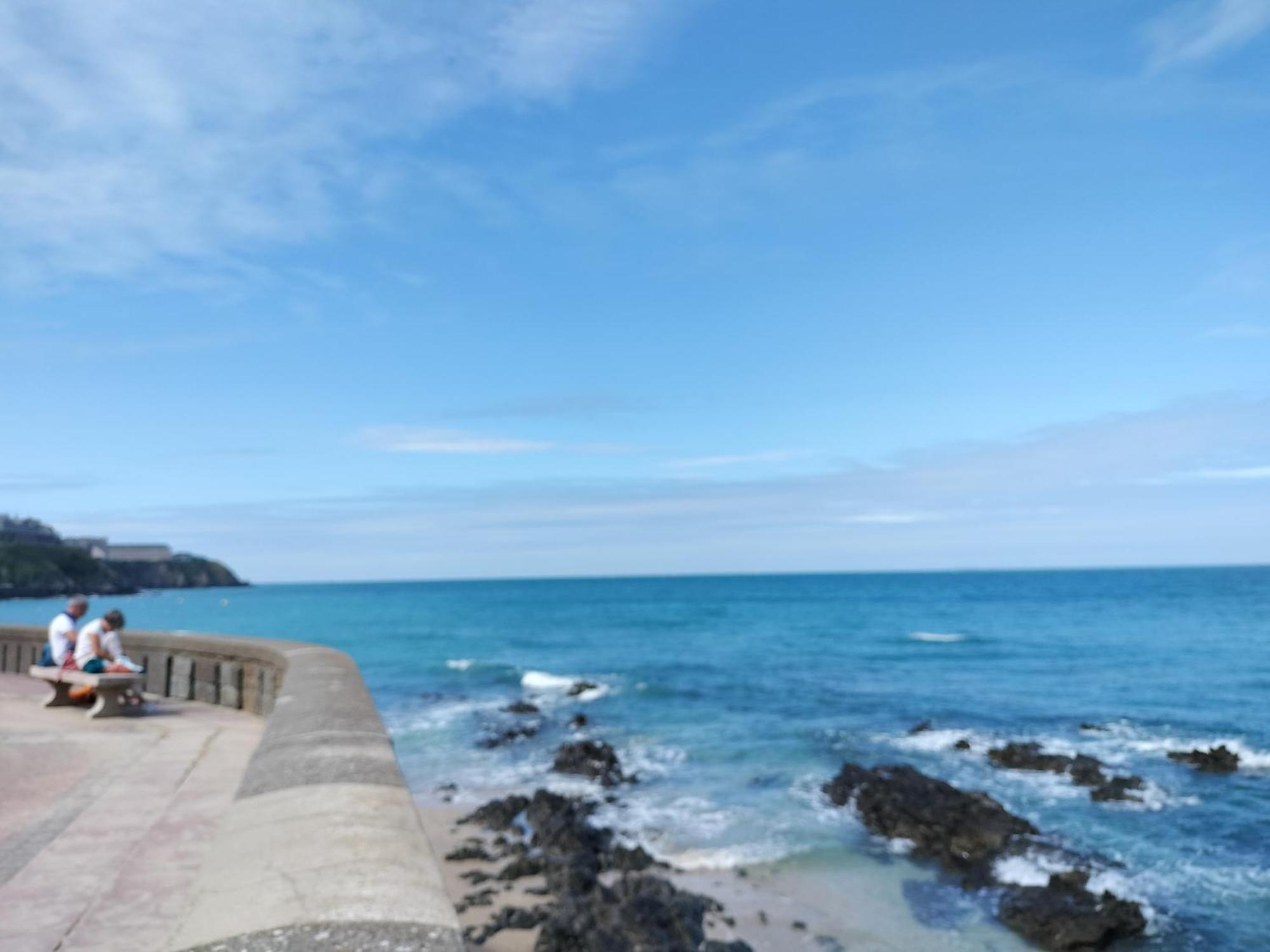 Entre Mer Et Montagne Granville Exterior photo